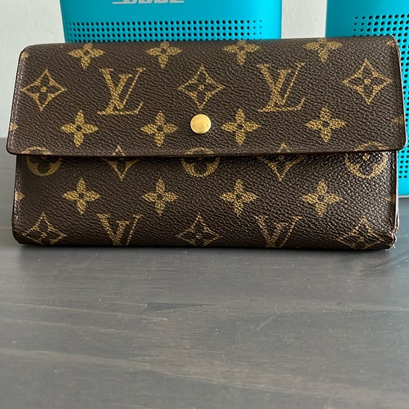 AUTHENTIC LV MONOGRAM INTERNATIONAL WALLET TH1919 - Picture 1 of 8